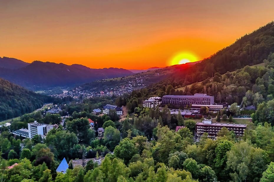 szczawnica-a-town-held-by-mountains